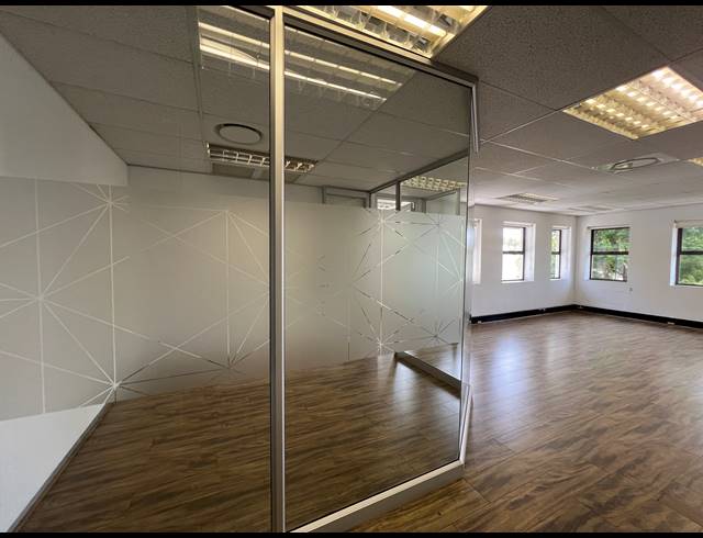 85M² OFFICE TO LET IN HYDE PARK